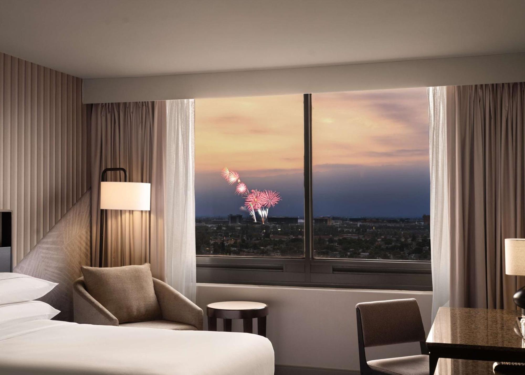 Hotel Fera Anaheim, A Doubletree By Hilton Orange Exterior foto